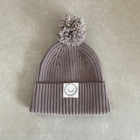 Grobstrick-Mütze Taupe Bommel