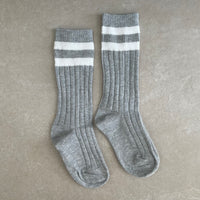 Hohe Socken mit Kontrast-Streifen