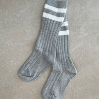 Hohe Socken mit Kontrast-Streifen