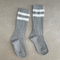 Hohe Socken mit Kontrast-Streifen