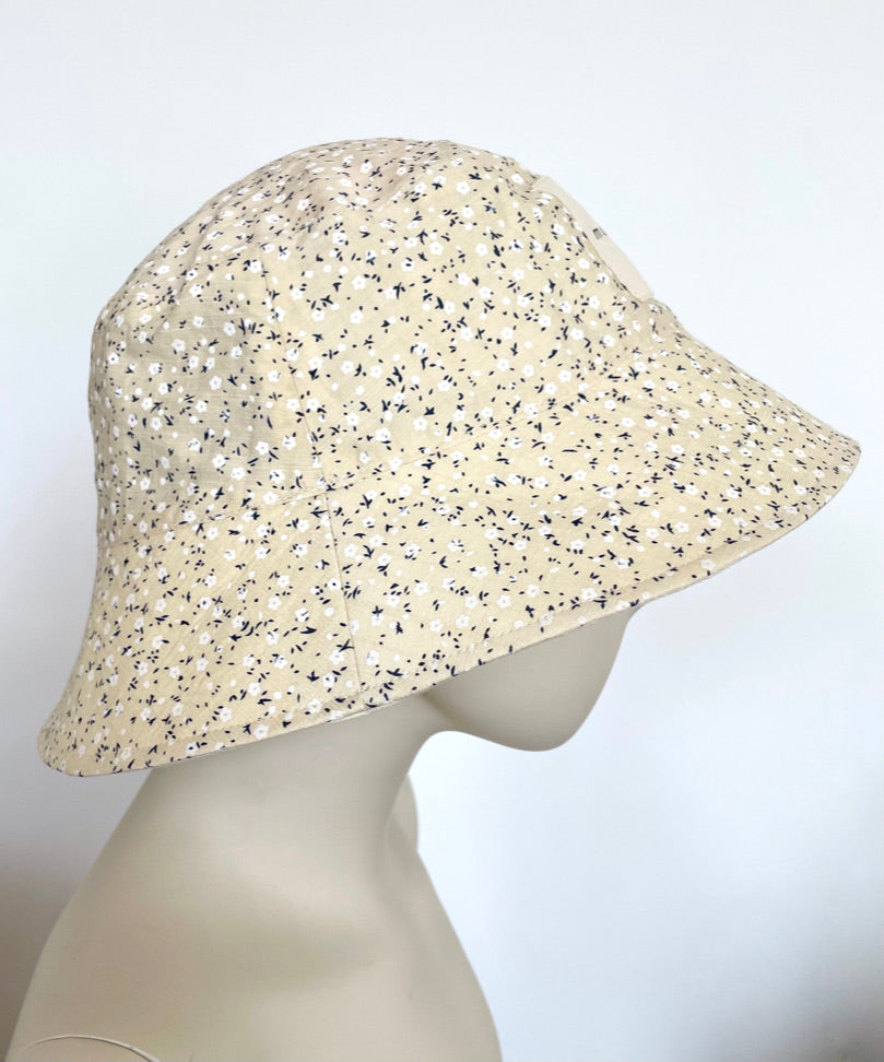 Bucket Hat - Vanilla Flowers  - wendbar