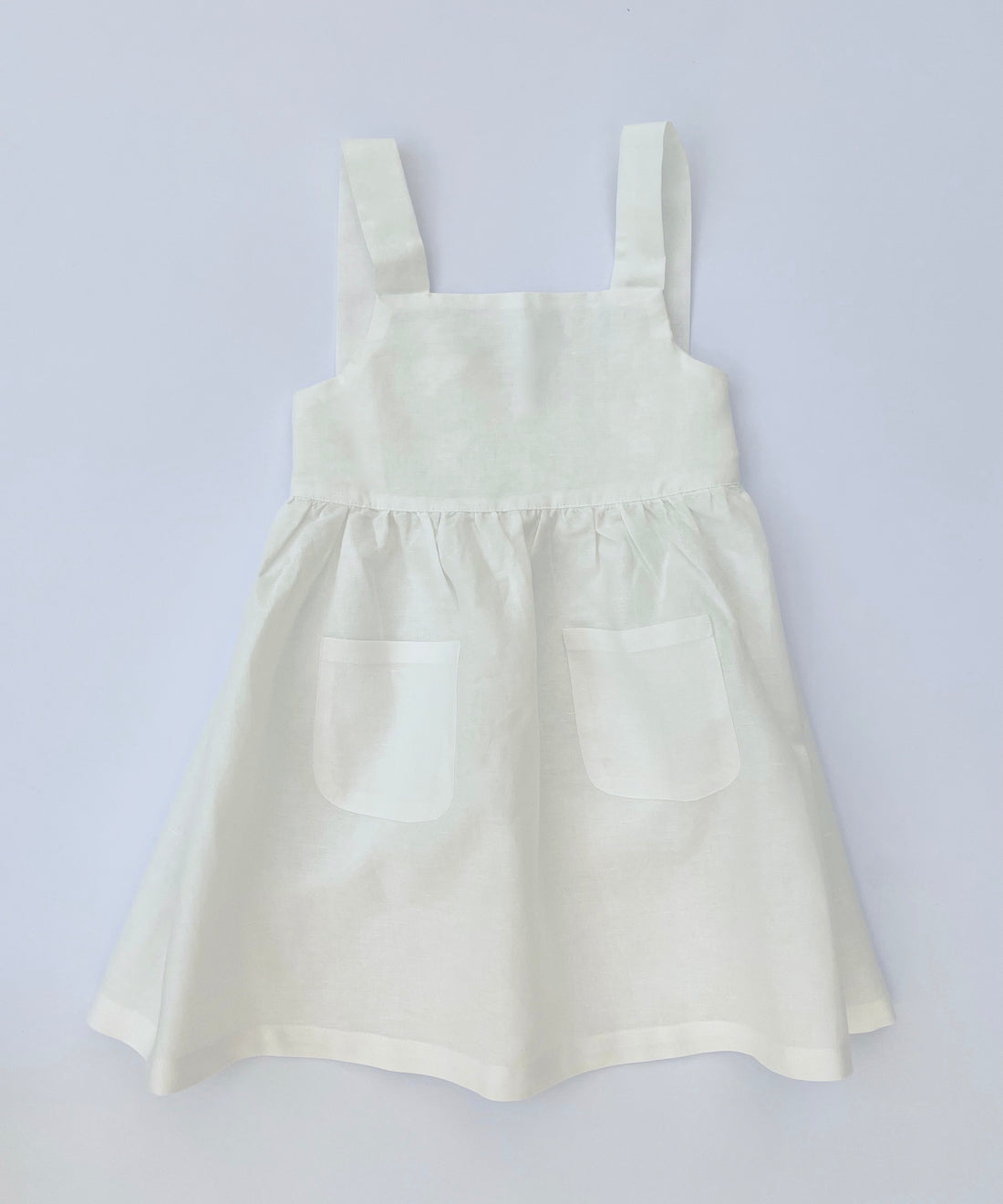 Trägerkleid mit Schleife